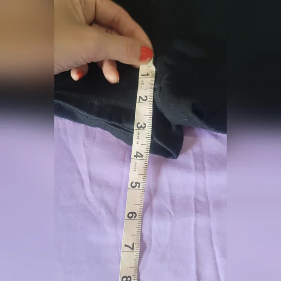 Levi Strauss And Co Black Denim Cute And Classic. Highrise. 2.5" Inseam - Picture 4 of 9